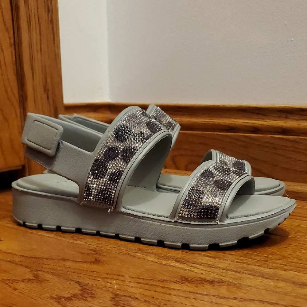Skechers Luxe Foam Gray Sandals. 8